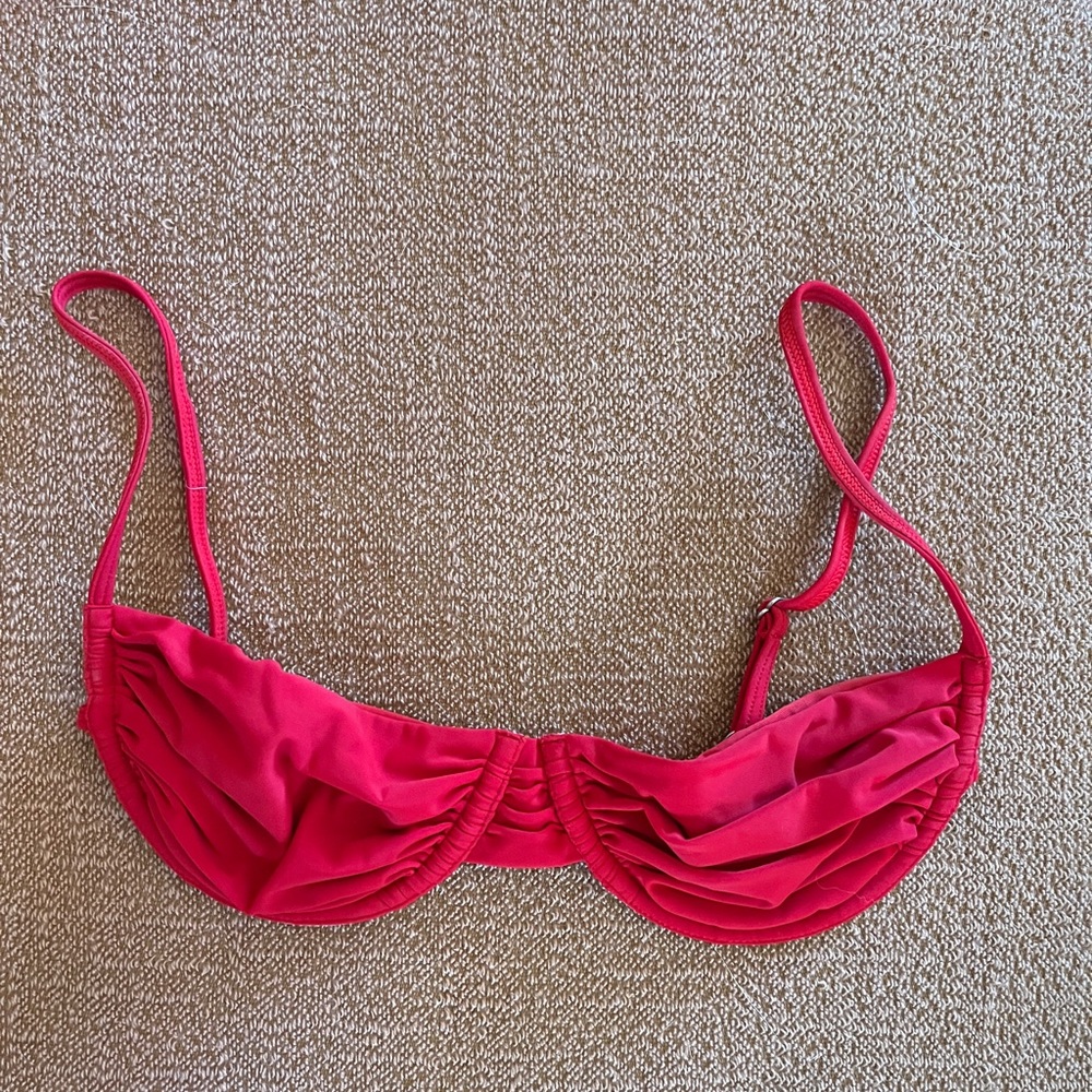 Isa Boulder Idris top in red matte